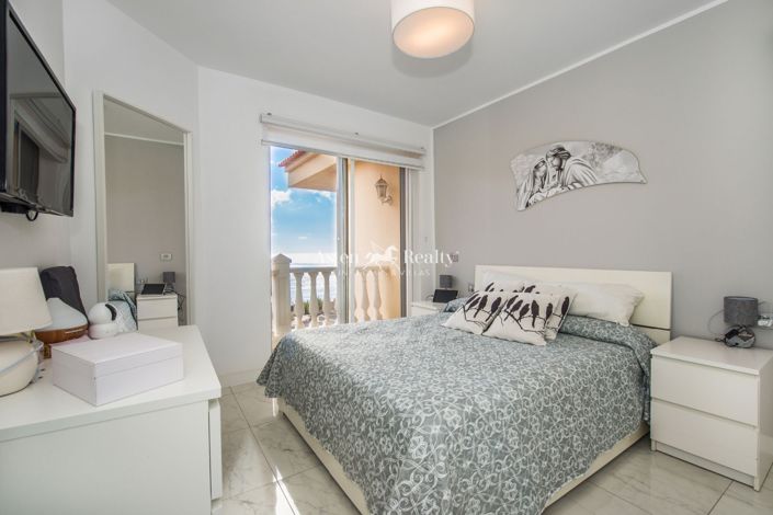 Image No.9-2 Bed House for sale