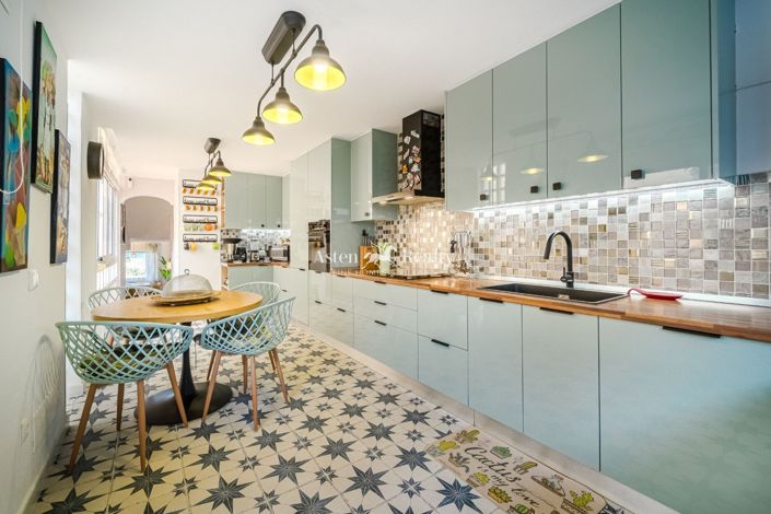 Image No.10-3 Bed House for sale