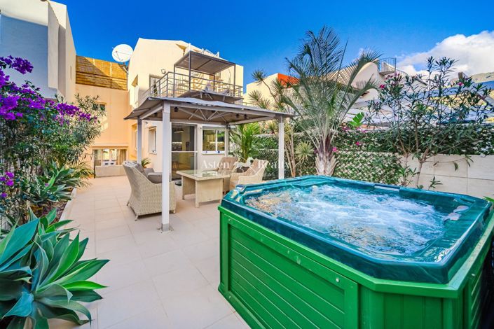 Image No.12-3 Bed House for sale