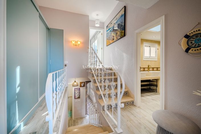 Image No.19-3 Bed House for sale