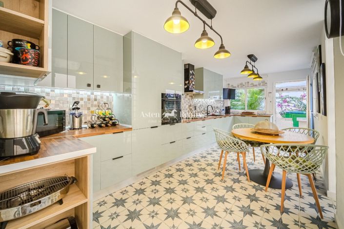 Image No.9-3 Bed House for sale