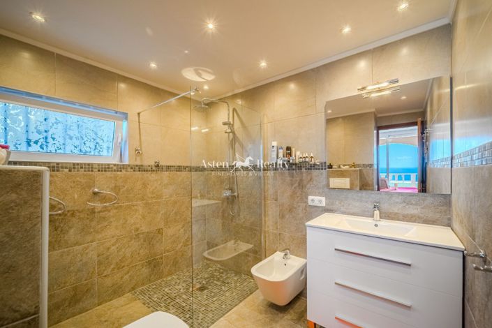 Image No.11-4 Bed House for sale