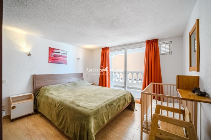 Image No.18-4 Bed House for sale