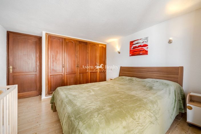 Image No.19-4 Bed House for sale