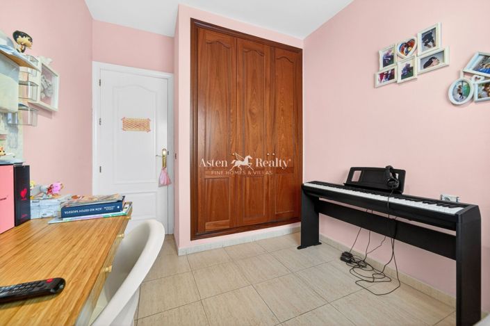 Image No.12-3 Bed House for sale