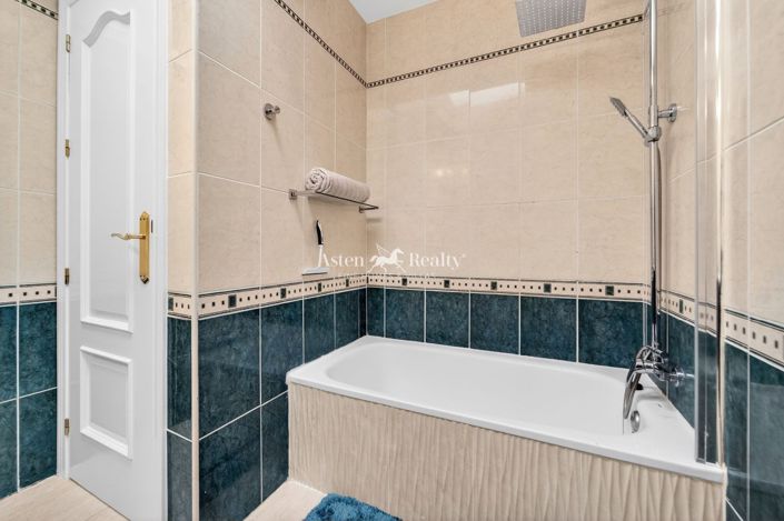 Image No.16-3 Bed House for sale