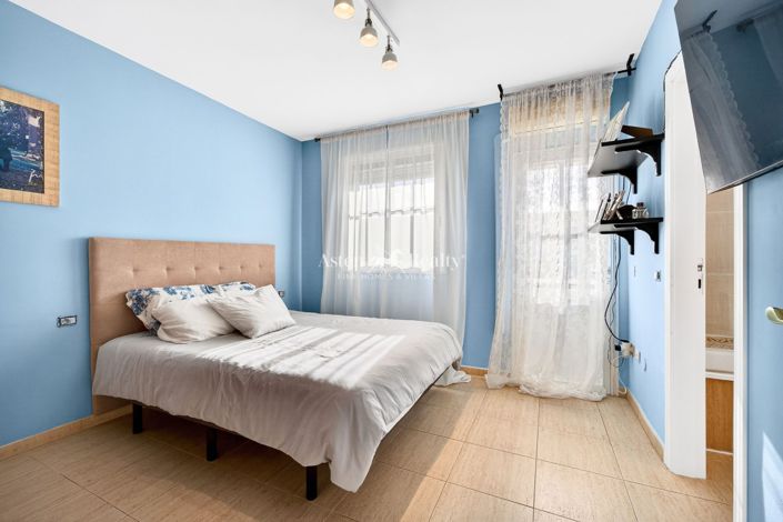 Image No.18-3 Bed House for sale