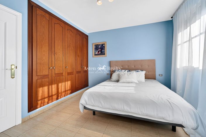 Image No.19-3 Bed House for sale