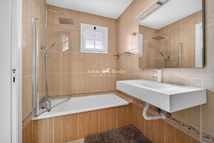 Image No.21-3 Bed House for sale