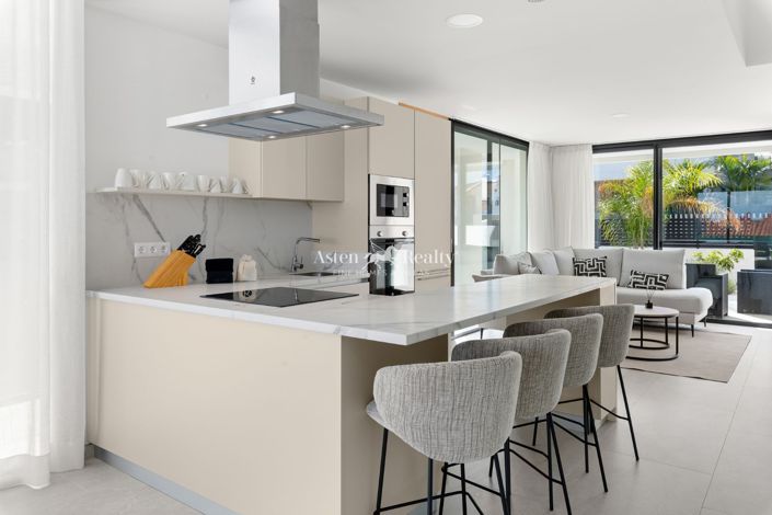 Image No.10-3 Bed House for sale