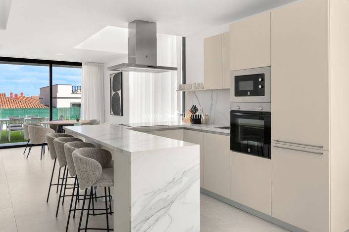 Image No.11-3 Bed House for sale