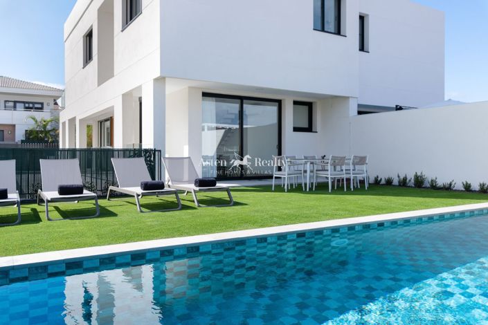 Image No.17-3 Bed House for sale