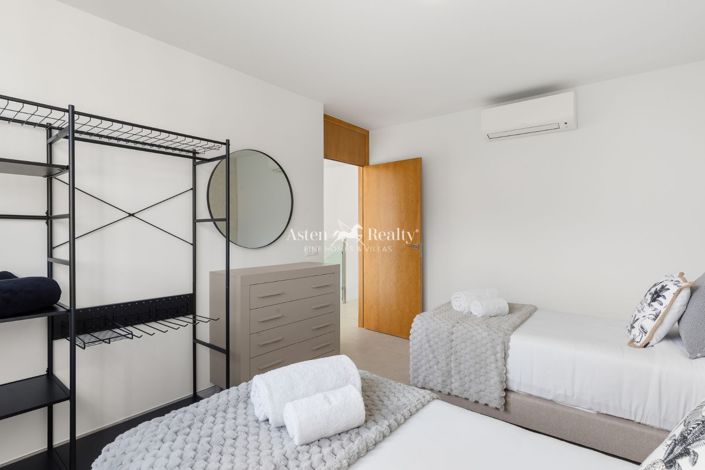 Image No.18-3 Bed House for sale