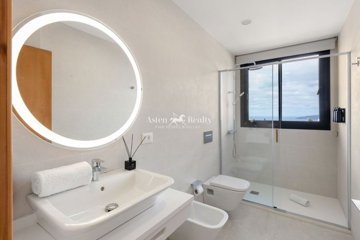 Image No.21-3 Bed House for sale