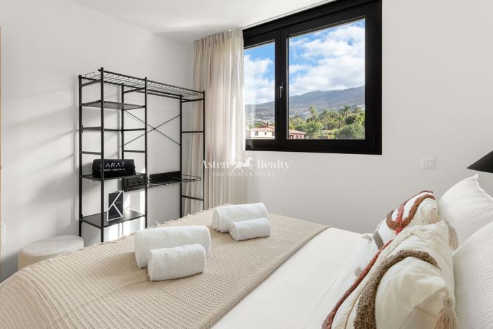 Image No.24-3 Bed House for sale