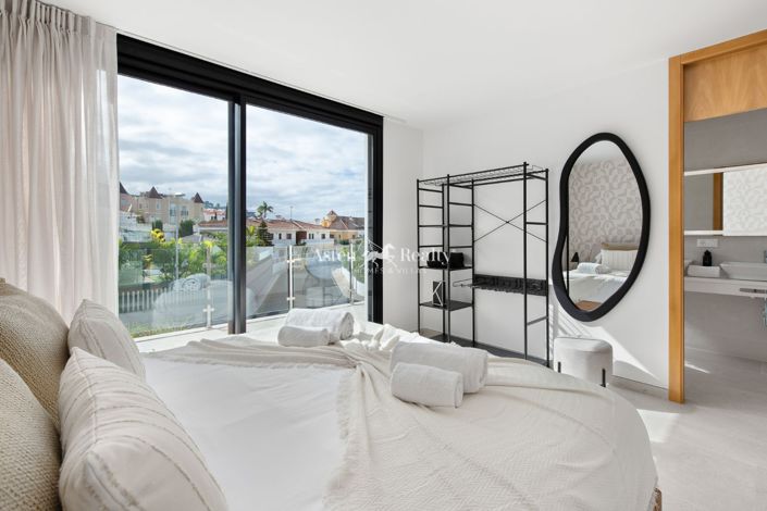 Image No.27-3 Bed House for sale