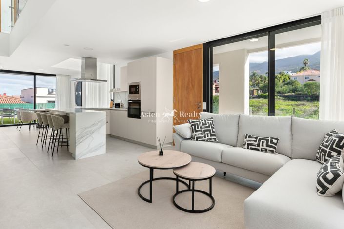 Image No.6-3 Bed House for sale