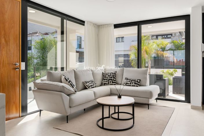 Image No.8-3 Bed House for sale