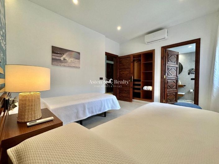 Image No.14-8 Bed Villa for sale