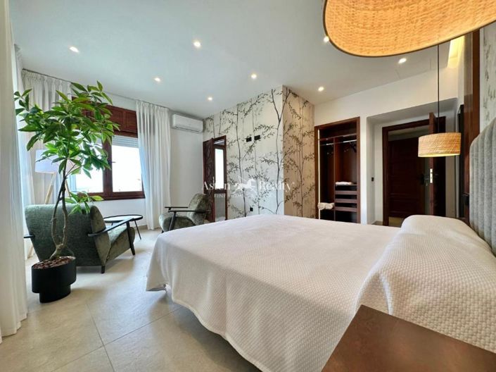 Image No.16-8 Bed Villa for sale