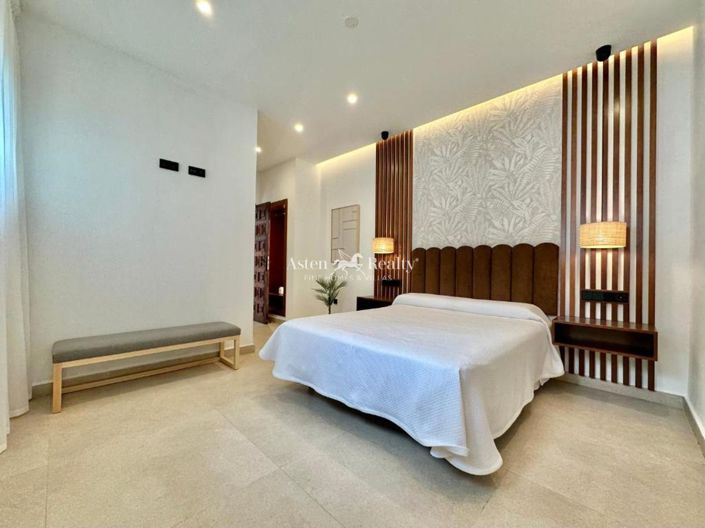 Image No.19-8 Bed Villa for sale