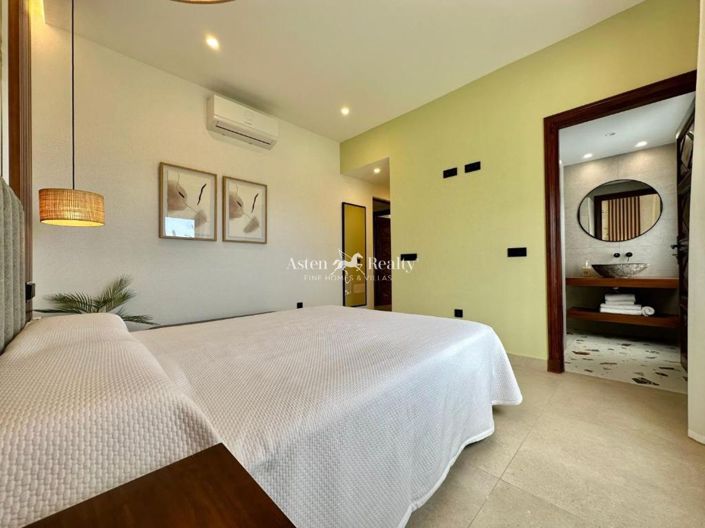 Image No.22-8 Bed Villa for sale