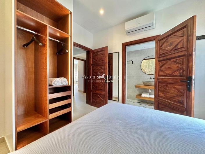 Image No.24-8 Bed Villa for sale