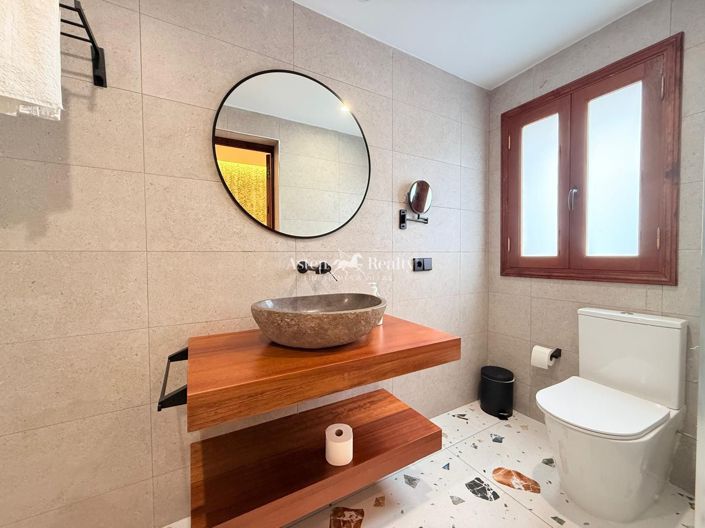 Image No.26-8 Bed Villa for sale