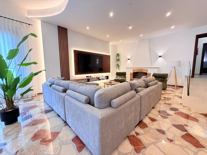 Image No.4-8 Bed Villa for sale