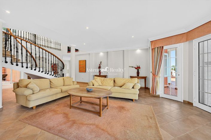 Image No.10-5 Bed Villa for sale