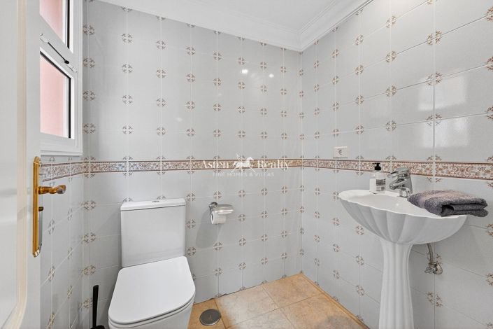 Image No.20-5 Bed Villa for sale