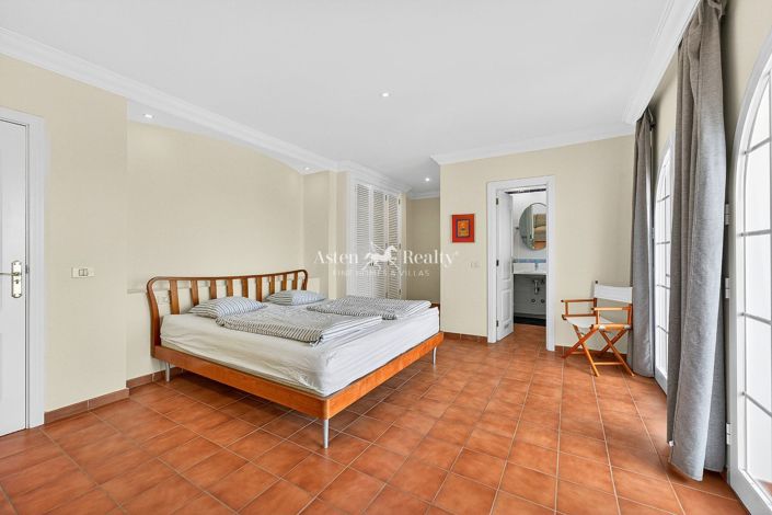 Image No.28-5 Bed Villa for sale