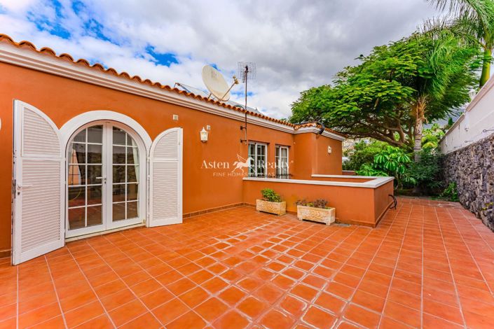 Image No.37-5 Bed Villa for sale