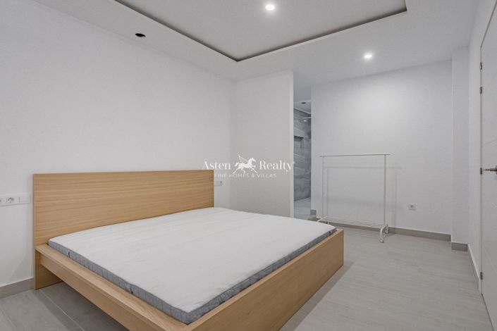 Image No.17-2 Bed Flat for sale