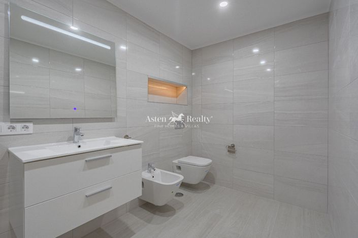 Image No.25-2 Bed Flat for sale