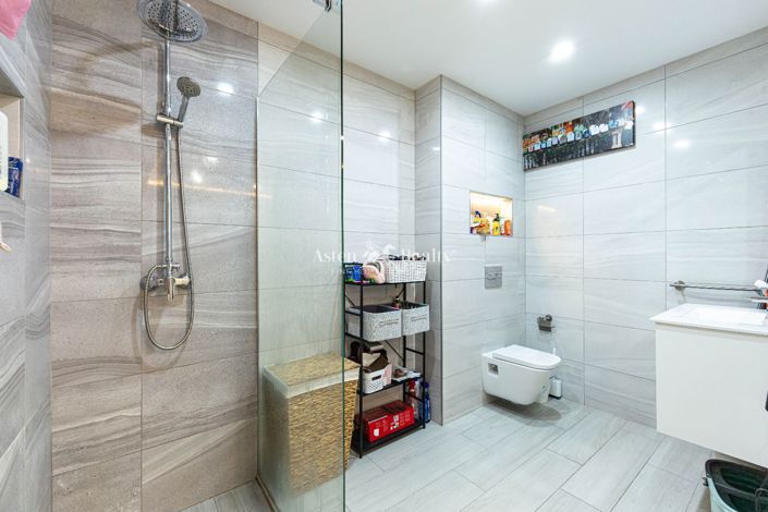 Image No.26-2 Bed Flat for sale