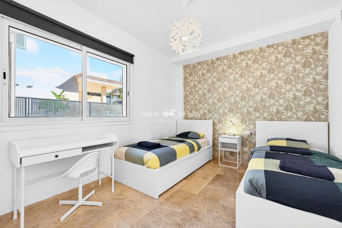 Image No.13-2 Bed House for sale