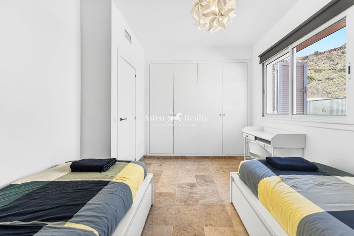 Image No.14-2 Bed House for sale