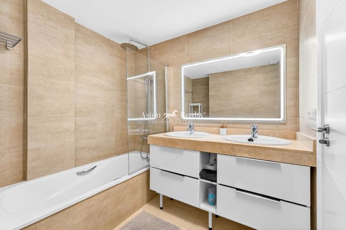 Image No.15-2 Bed House for sale