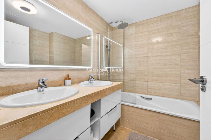 Image No.21-2 Bed House for sale