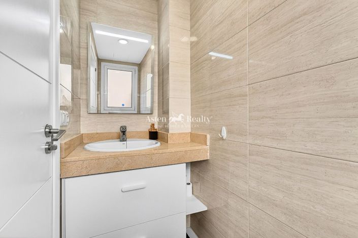 Image No.5-2 Bed House for sale