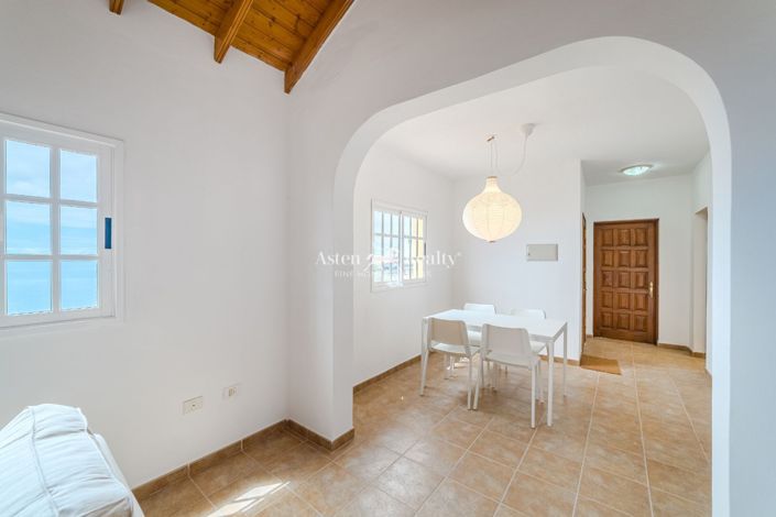 Image No.11-3 Bed House for sale