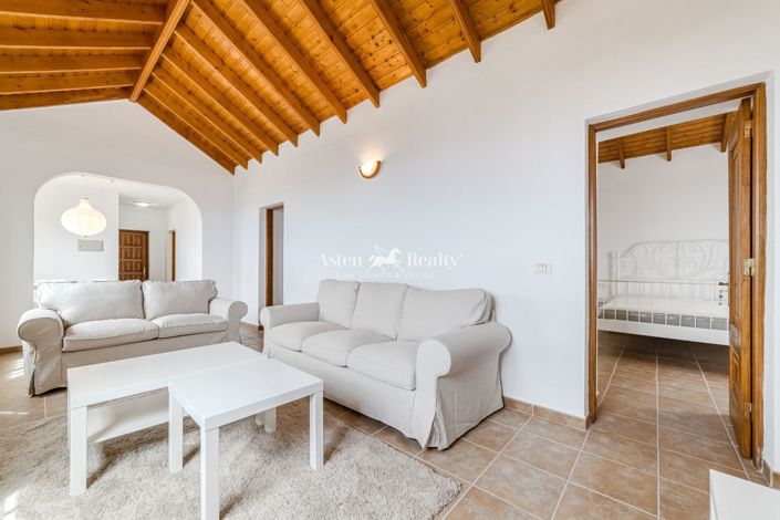 Image No.15-3 Bed House for sale