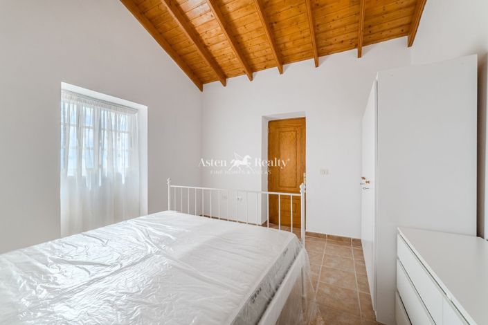 Image No.18-3 Bed House for sale