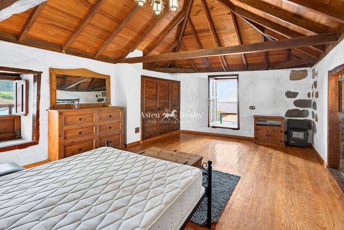 Image No.10-3 Bed Villa for sale