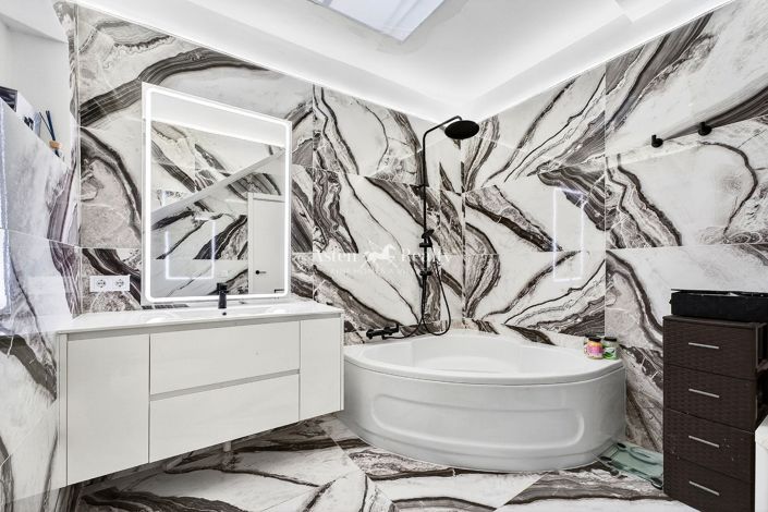 Image No.11-2 Bed House for sale