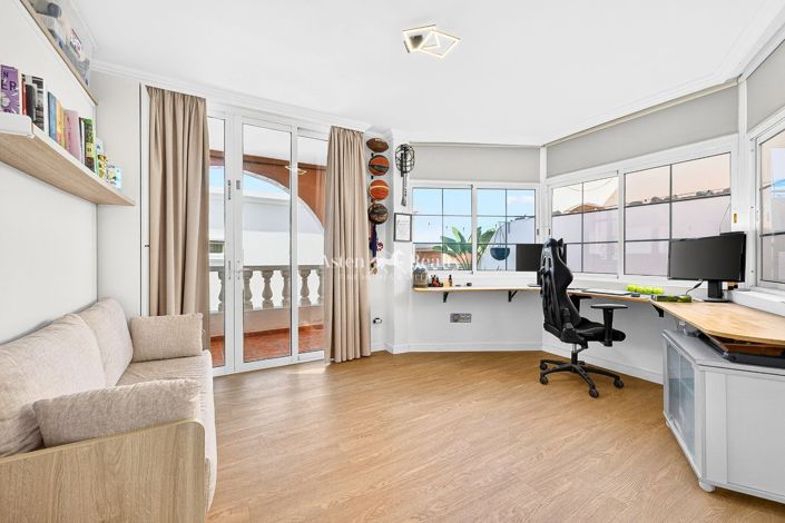 Image No.12-2 Bed House for sale