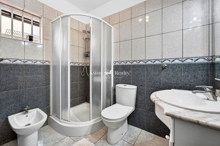 Image No.14-2 Bed House for sale