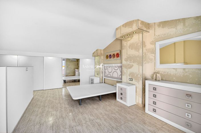 Image No.23-4 Bed Penthouse for sale