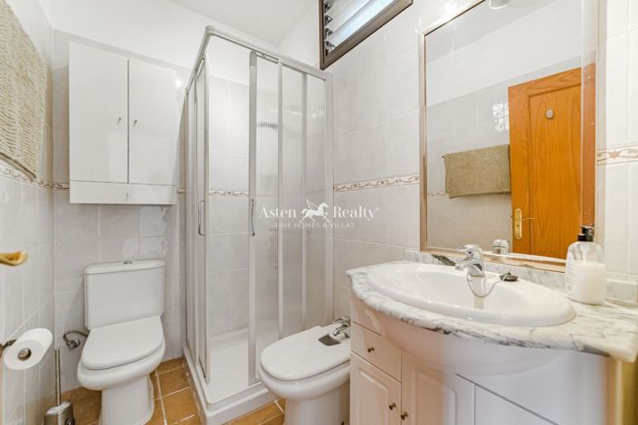 Image No.18-1 Bed House for sale